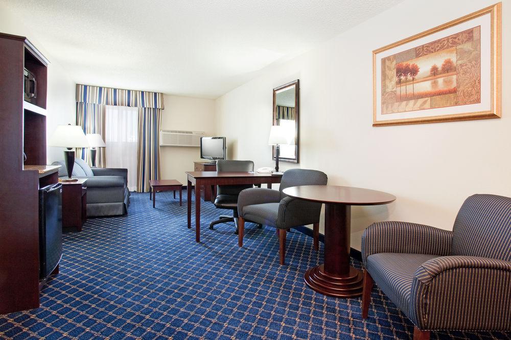 Holiday Inn Express Hotel & Suites Torrington By Ihg Exterior foto