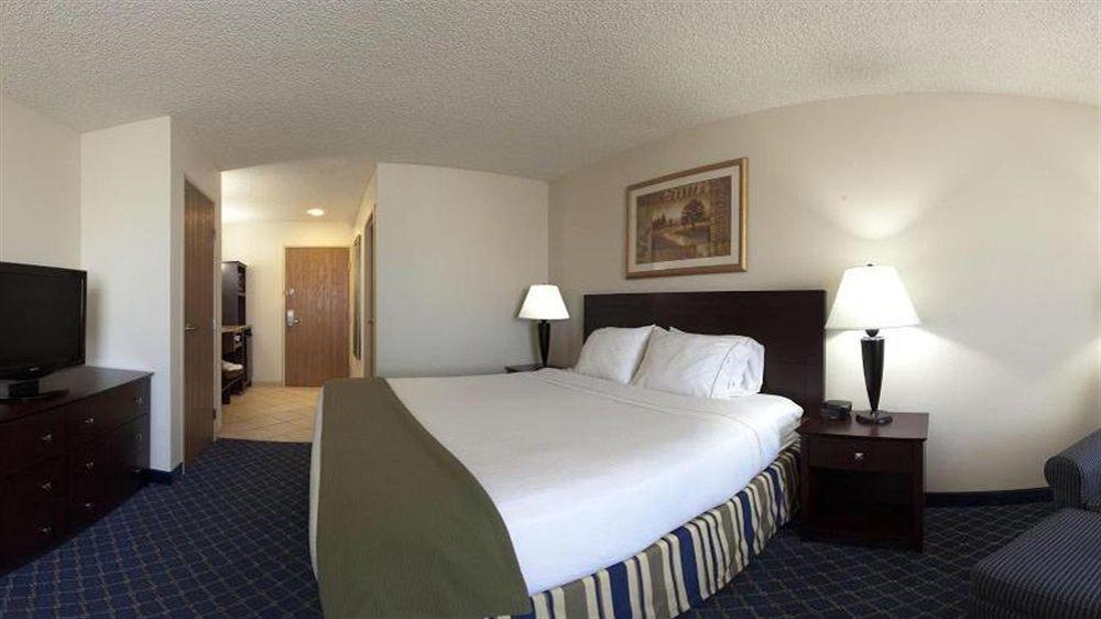 Holiday Inn Express Hotel & Suites Torrington By Ihg Exterior foto