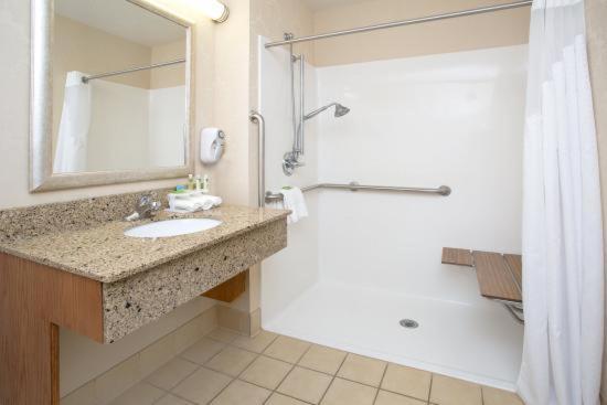 Holiday Inn Express Hotel & Suites Torrington By Ihg Exterior foto